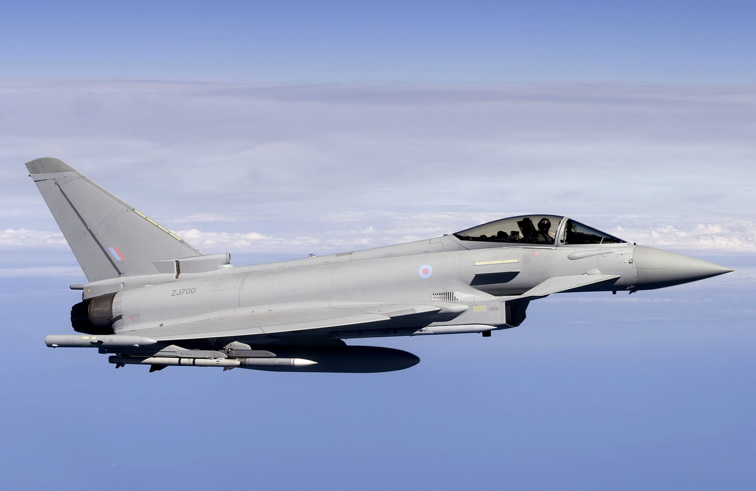 英“臺風”戰斗機將換裝新雷達