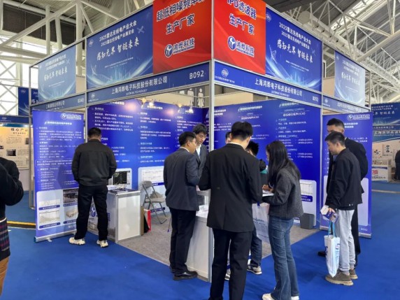 20251114_硬核亮相！鴻曄科技出席2025雷達(dá)無(wú)線電產(chǎn)業(yè)大會(huì)  鴻曄動(dòng)態(tài)_5(1).jpg